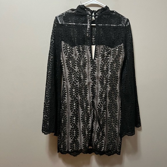 Keepsake‎ Uptown Black Lace Dress size Medium - Picture 2 of 8